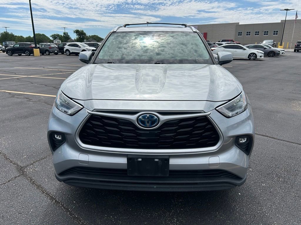 Used 2021 Toyota Highlander XLE FWD image 4