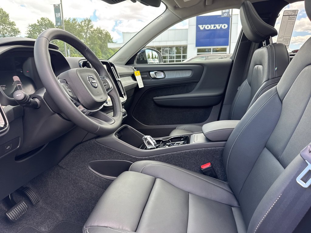 New 2026 Volvo XC40 B5 Plus w/ Climate Package AWD/4WD image 4