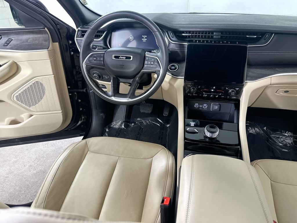 Used 2023 Jeep Grand Cherokee Limited AWD/4WD image 19