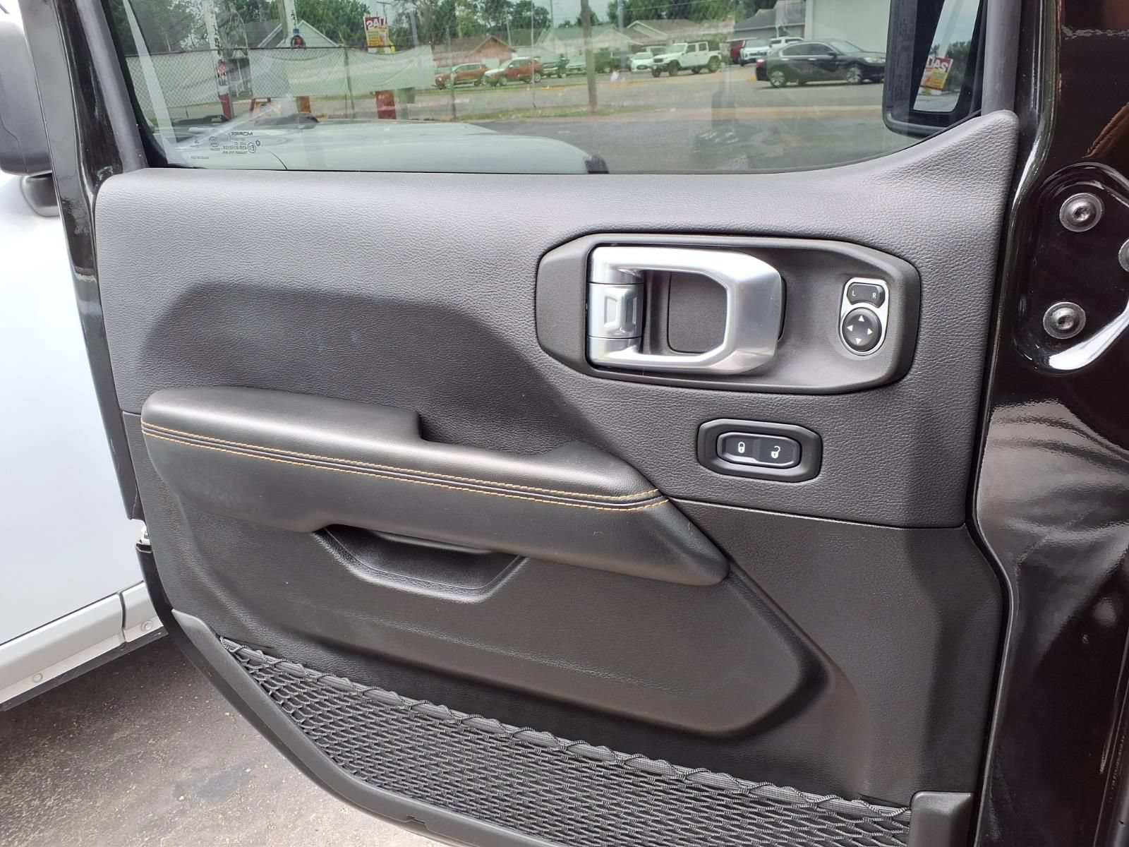 Used 2024 Jeep Wrangler Unlimited Sahara w/ Technology Group AWD/4WD image 16