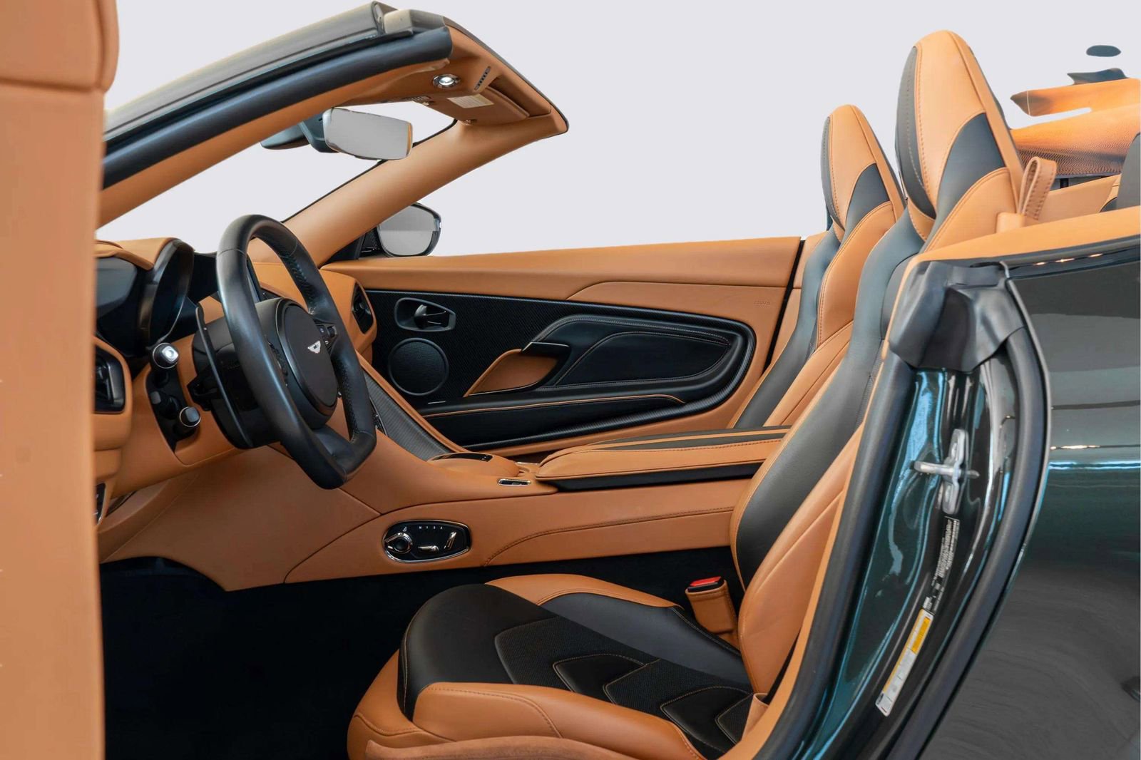 Used 2021 Aston Martin DBS Superleggera Volante image 18