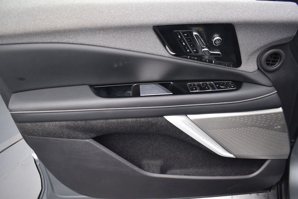 Used 2025 Cadillac Optiq Sport 2 w/ LPO, Floor Liner Package AWD/4WD image 10