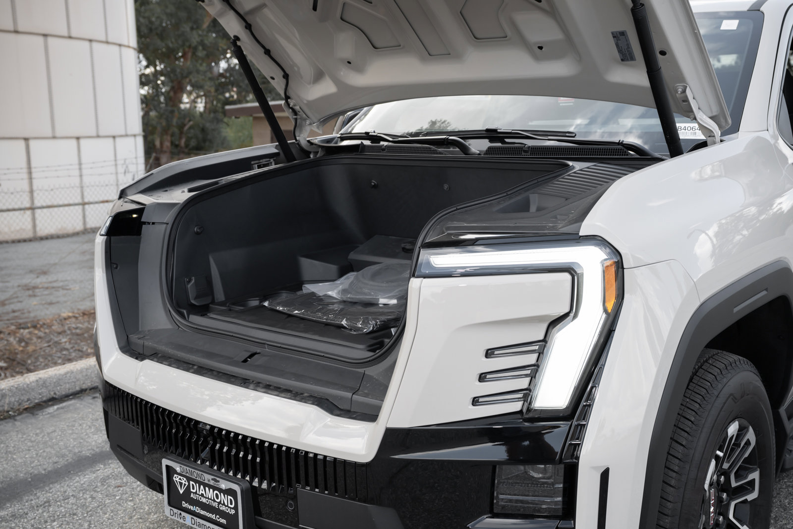 New 2026 GMC Sierra EV Elevation image 11