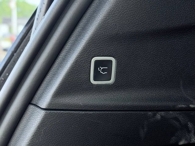 Used 2025 Chrysler Pacifica Select FWD image 13