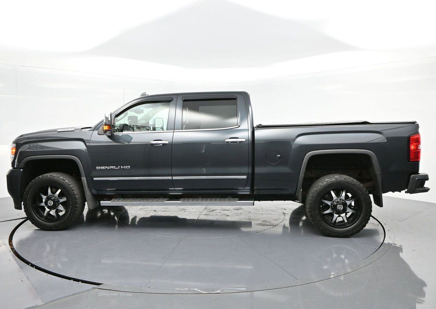 Used 2018 GMC Sierra 2500 Denali w/ Duramax Plus Package image 4