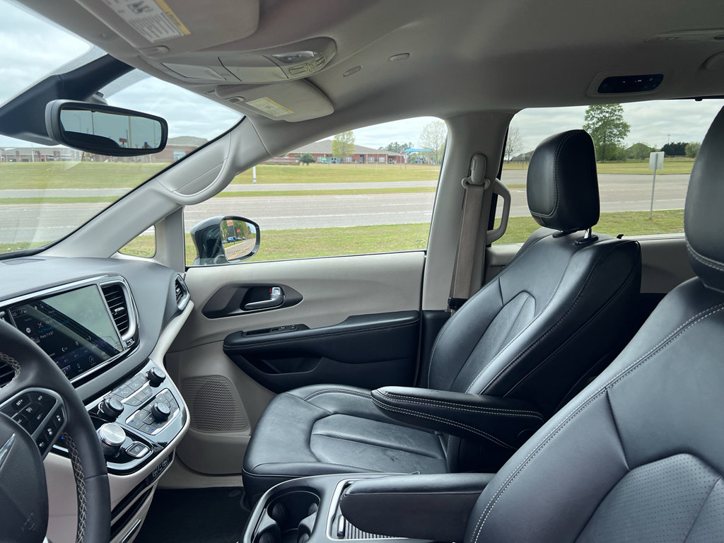 Used 2024 Chrysler Pacifica Touring-L image 20