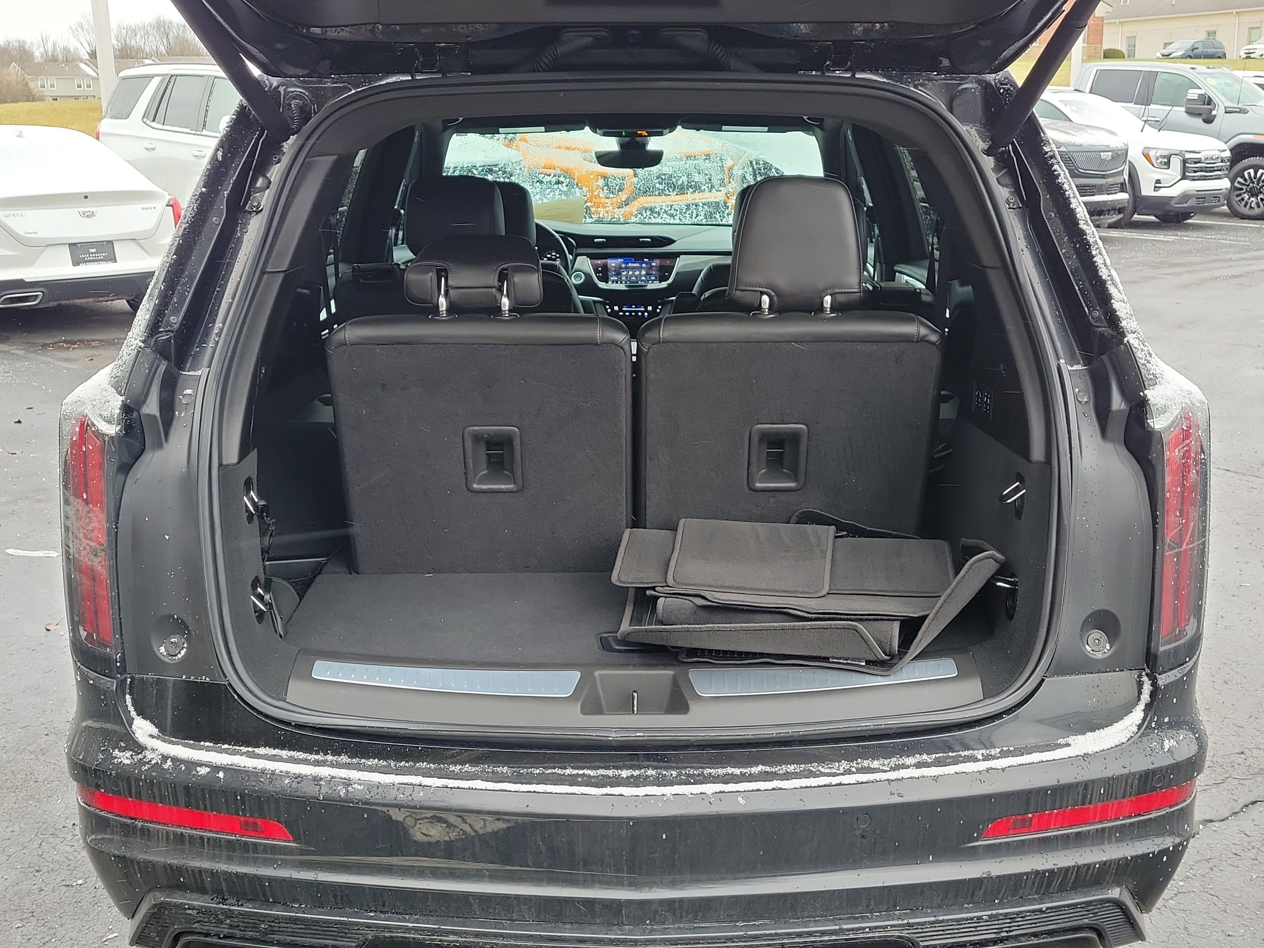 Used 2023 Cadillac XT6 Sport w/ LPO, Onyx Lite Package image 9