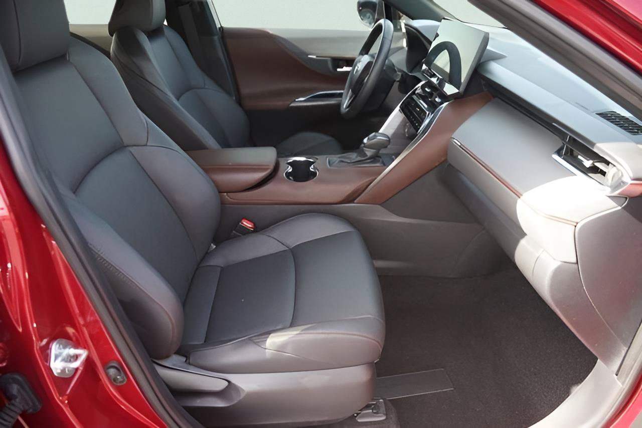 Used 2023 Toyota Venza XLE AWD/4WD image 18