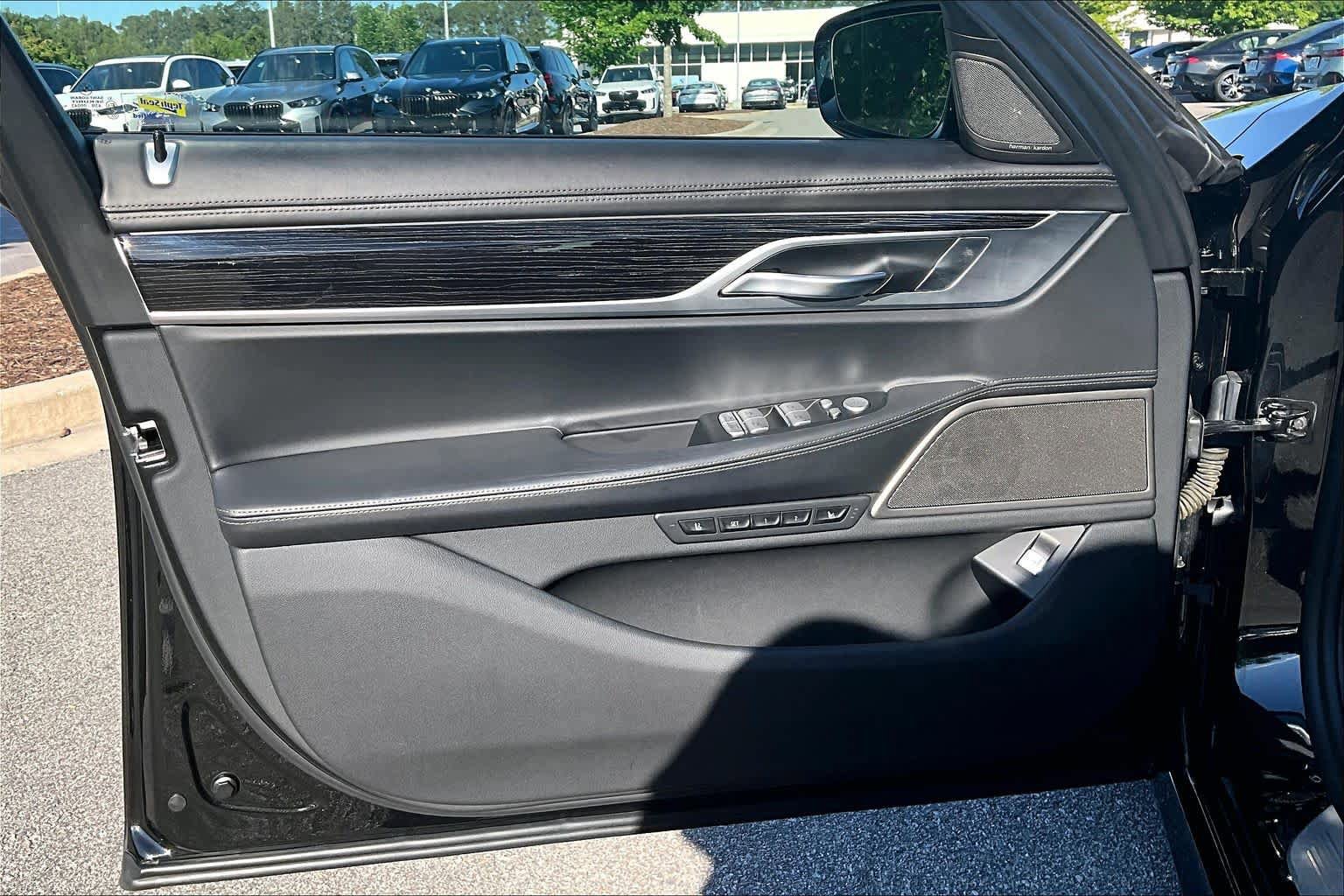 Used 2020 BMW 750i xDrive w/ Executive Package AWD/4WD image 23