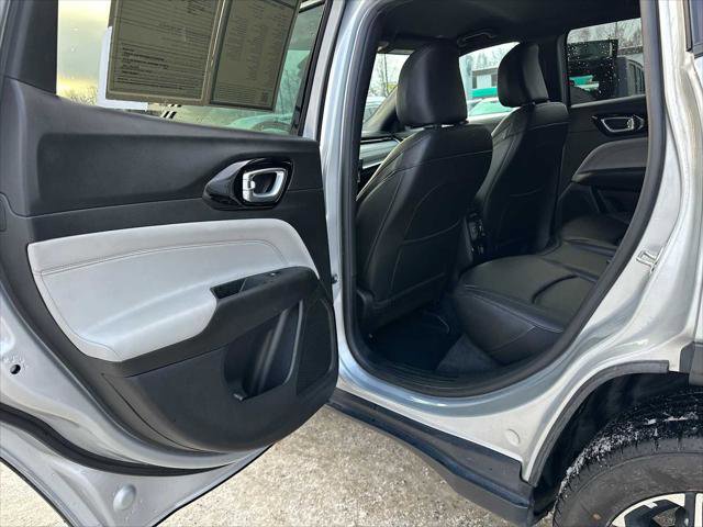 Used 2024 Jeep Compass Limited image 15