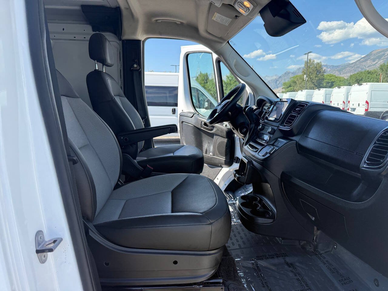 Used 2025 RAM ProMaster 2500 w/ Convenience Group FWD image 17