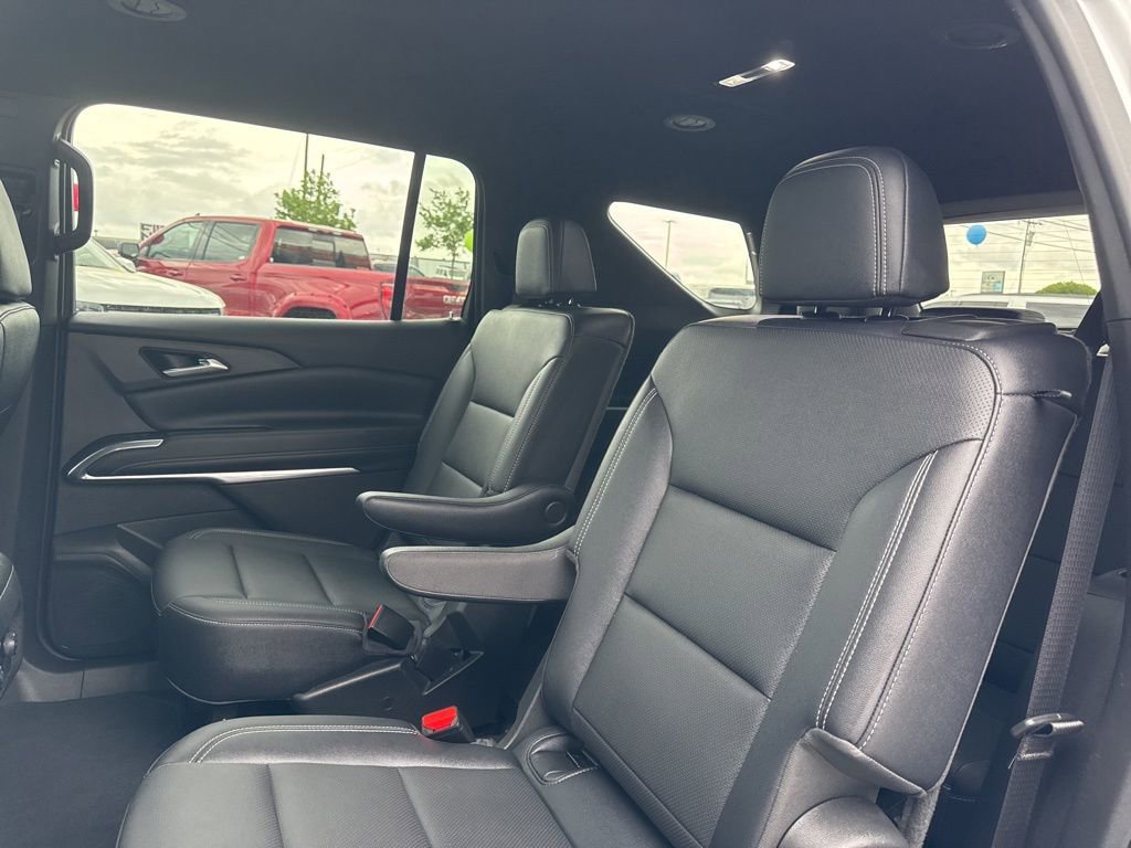 Used 2025 Chevrolet Traverse LT image 28