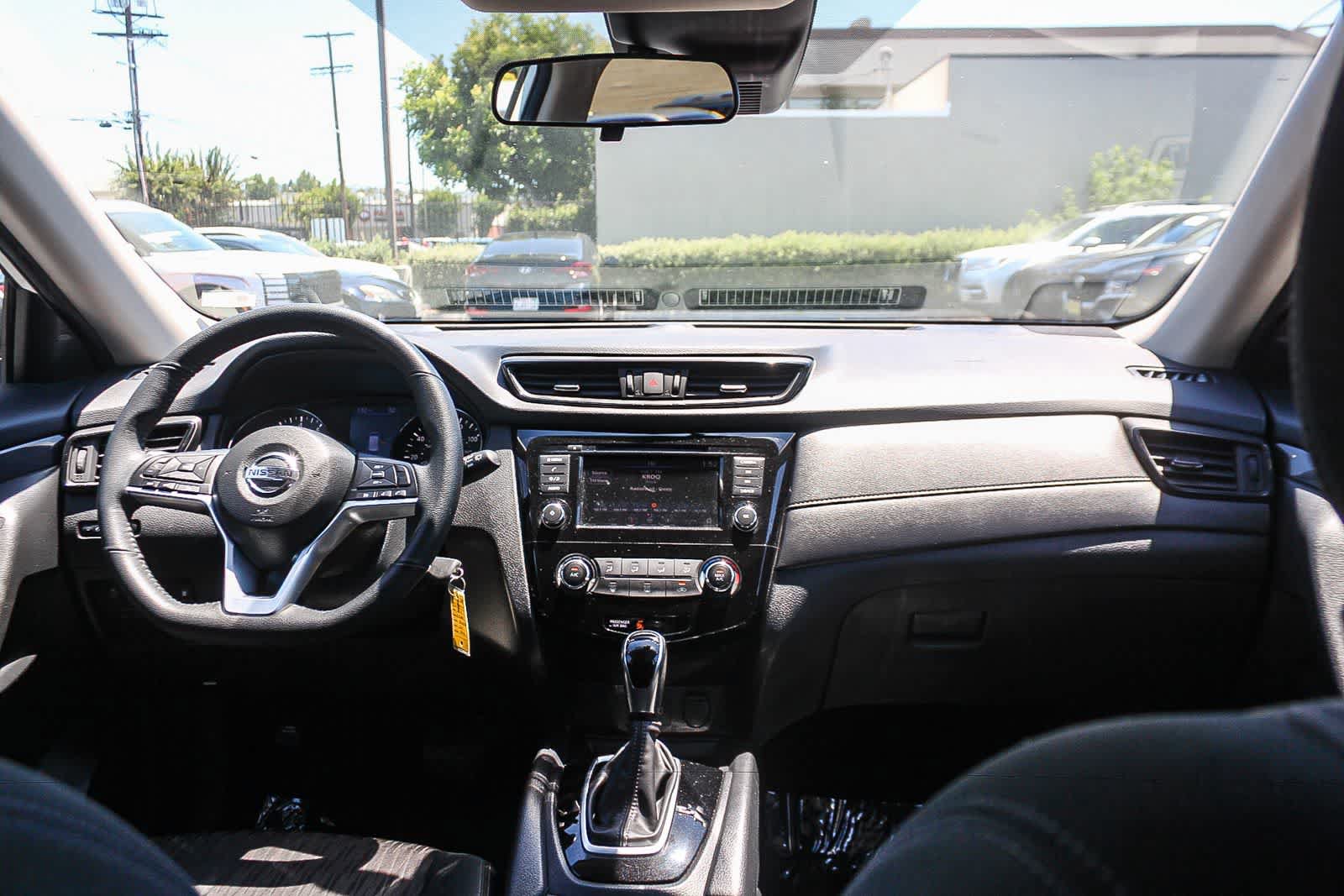 Used 2019 Nissan Rogue S w/ Special Edition Package FWD image 17