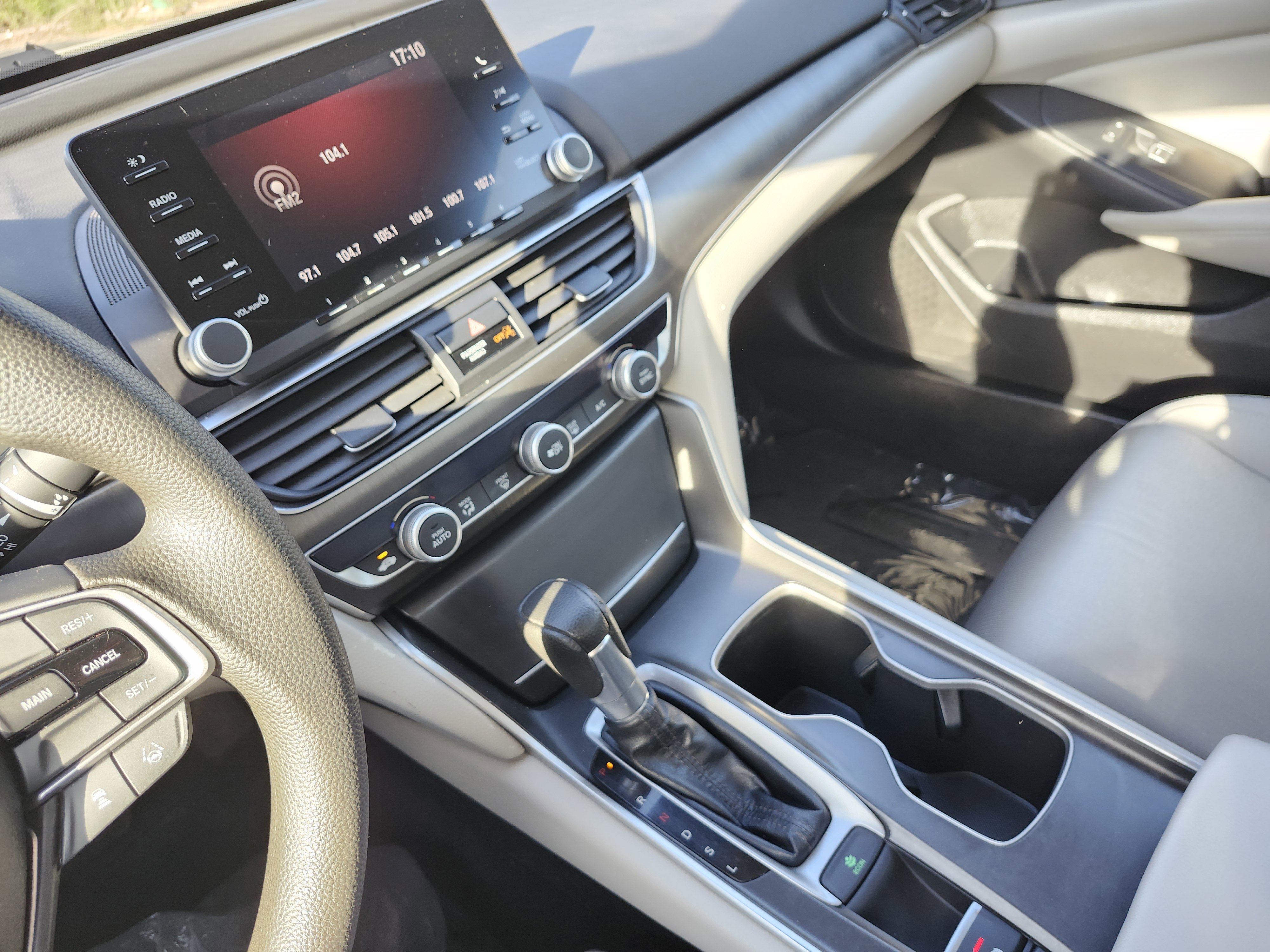 Used 2018 Honda Accord LX image 25