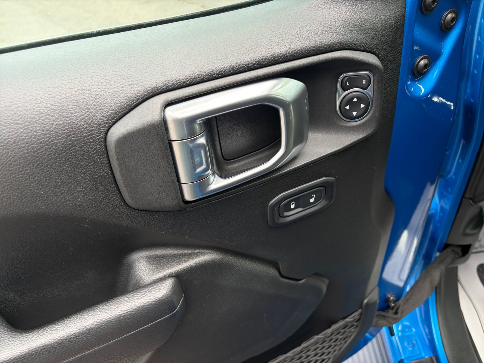 Used 2022 Jeep Gladiator Sport AWD/4WD image 13
