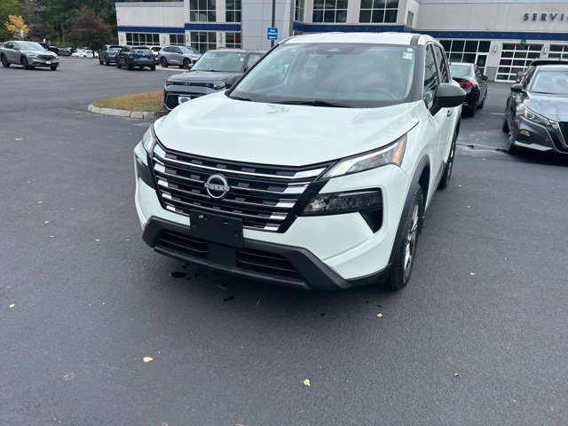 Used 2024 Nissan Rogue S AWD/4WD image 2