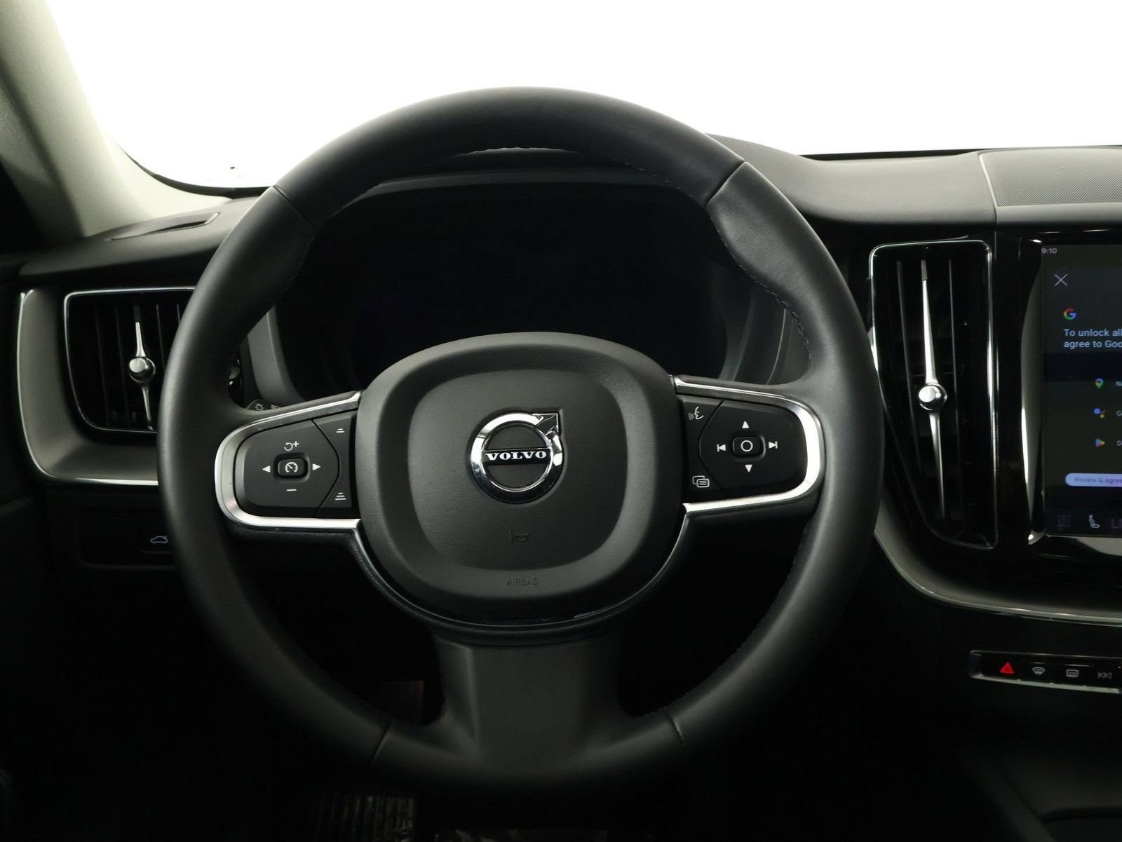 Certified 2024 Volvo XC60 B5 Core AWD/4WD image 8