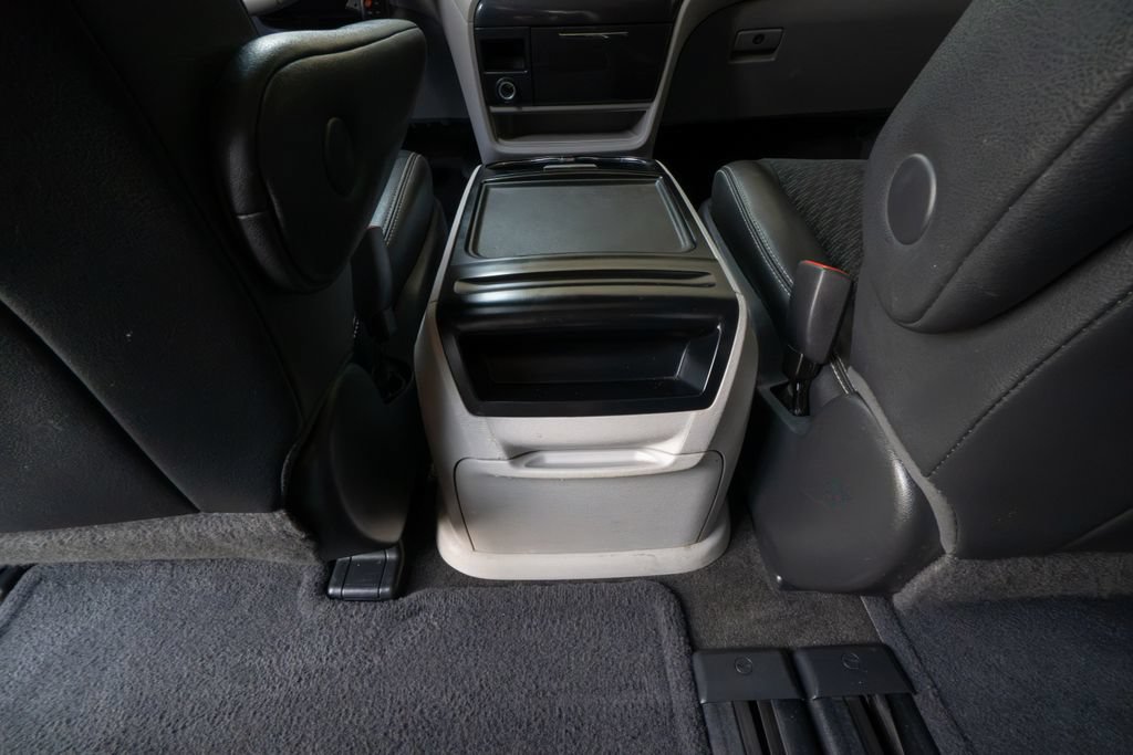 Used 2014 Toyota Sienna SE FWD image 18