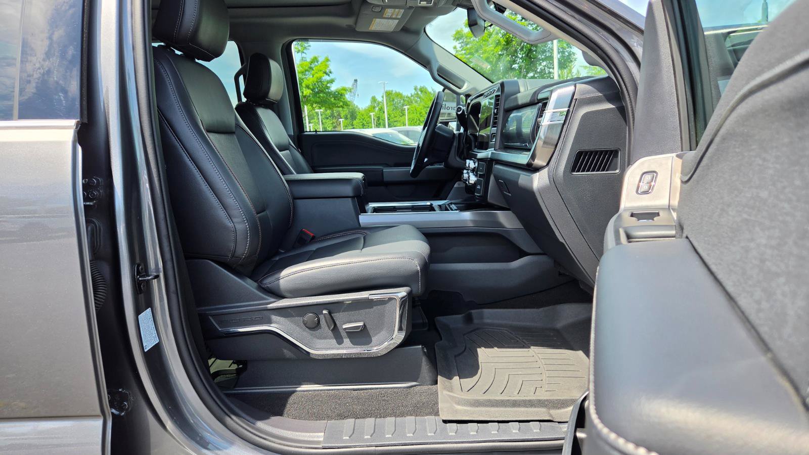 Used 2024 Ford F350 Lariat w/ Chrome Package AWD/4WD image 72