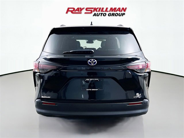 Used 2024 Toyota Sienna XLE image 6