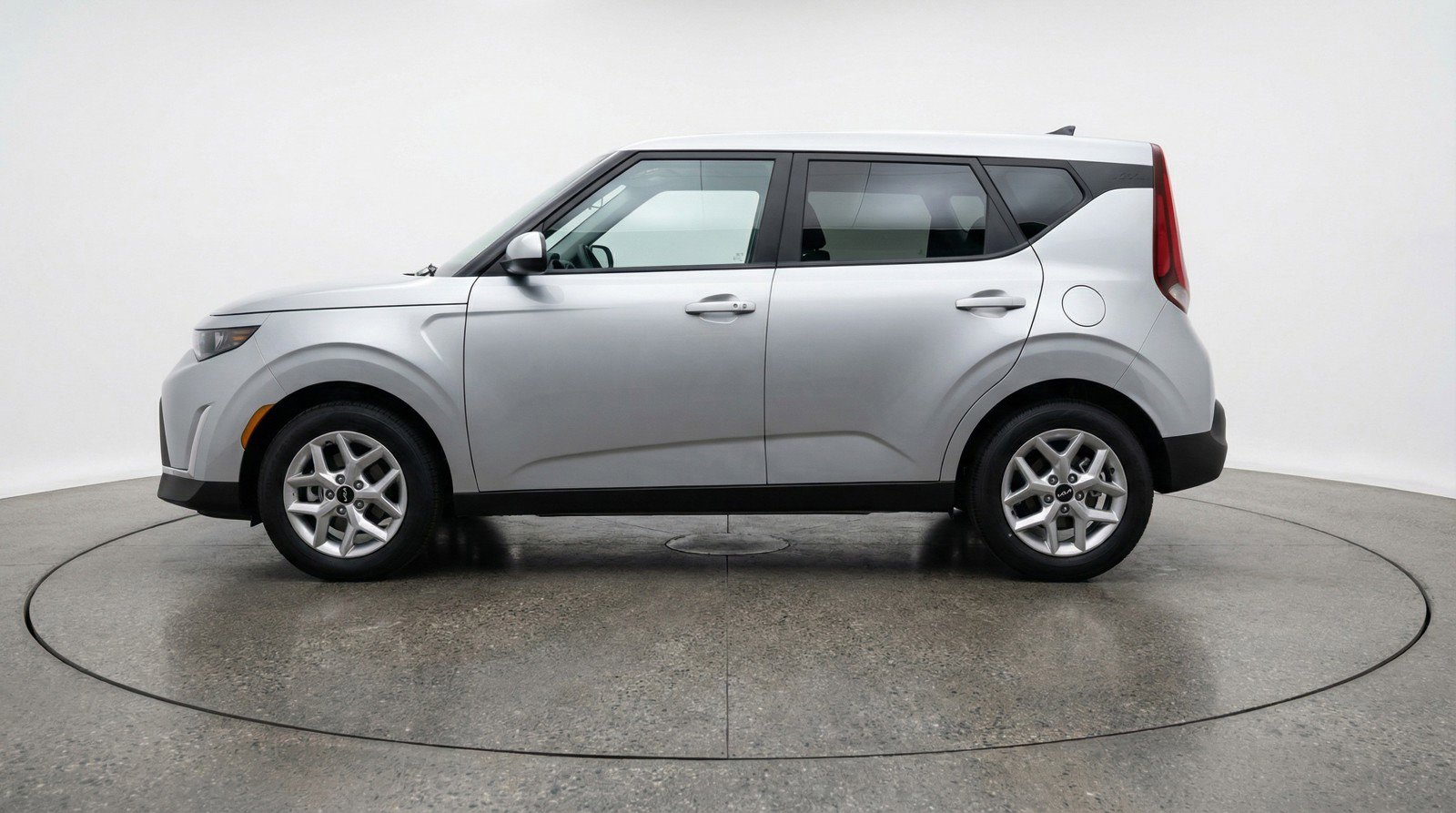 Used 2025 Kia Soul LX w/ LX Technology Package image 5