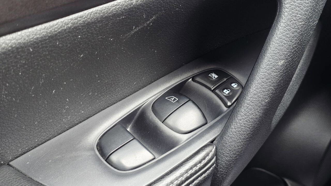 Used 2014 Nissan Rogue SV AWD/4WD image 26