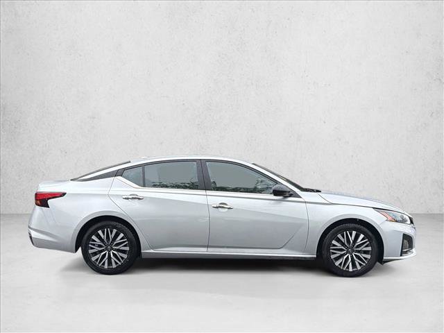 Used 2024 Nissan Altima 2.5 SV FWD image 4