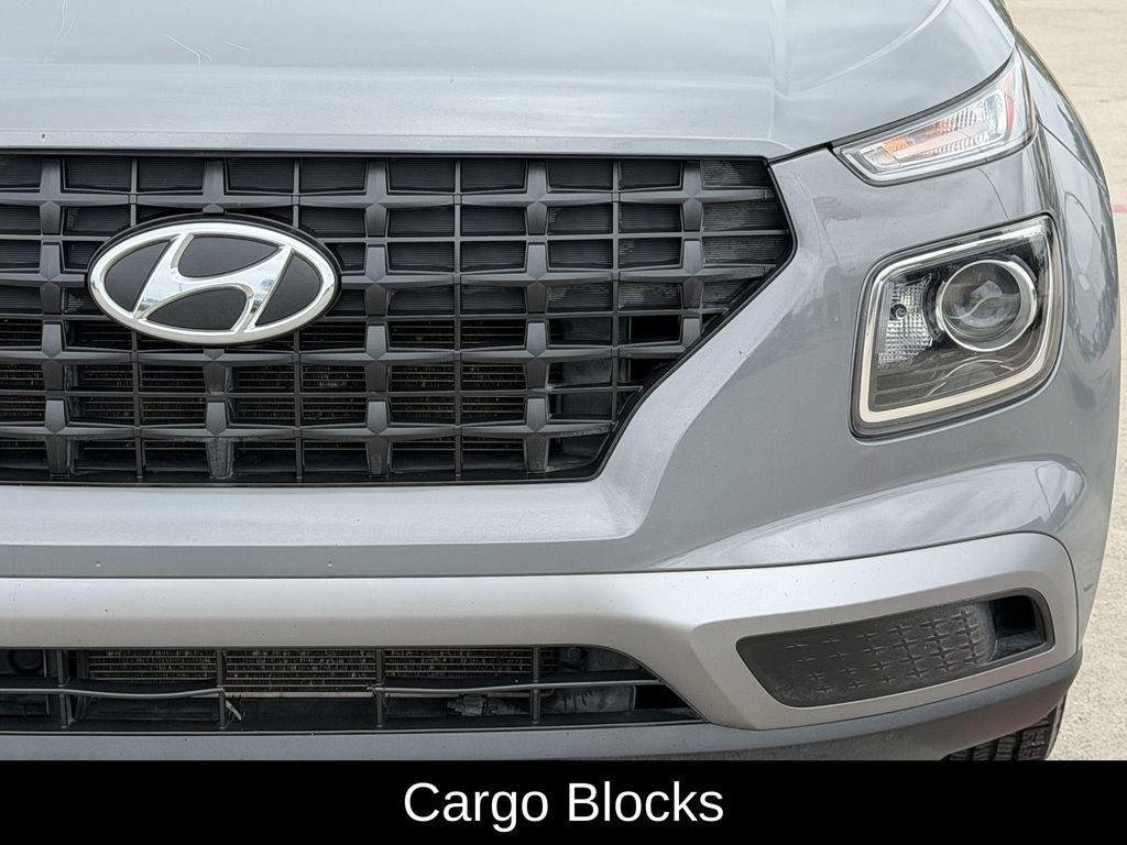 Used 2021 Hyundai Venue SE w/ Cargo Package FWD image 4