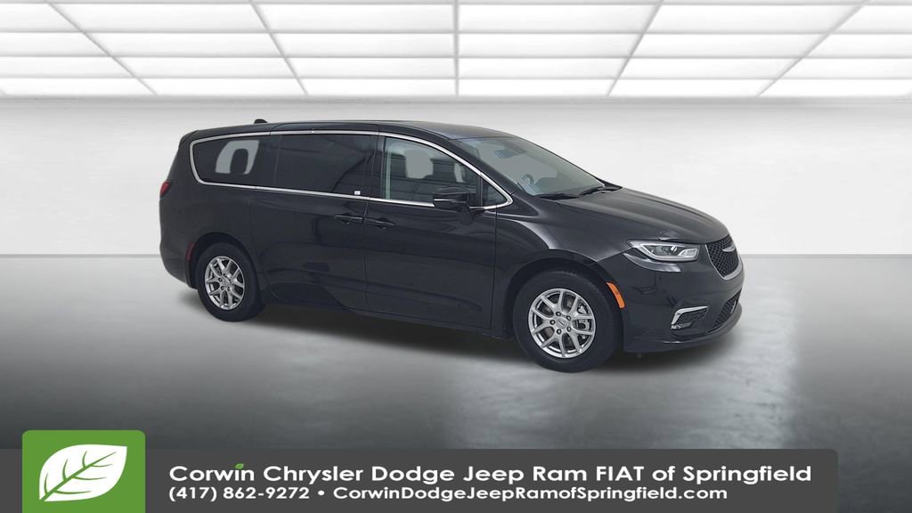 Certified 2024 Chrysler Pacifica Touring-L image 2