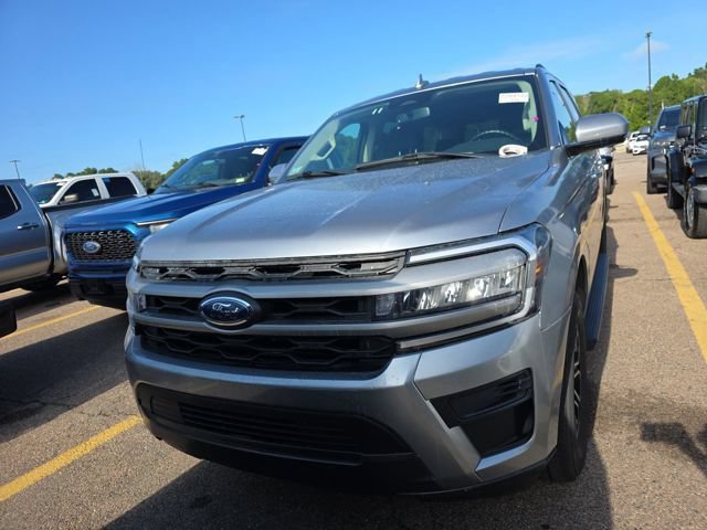 Used 2024 Ford Expedition XLT AWD/4WD image 7