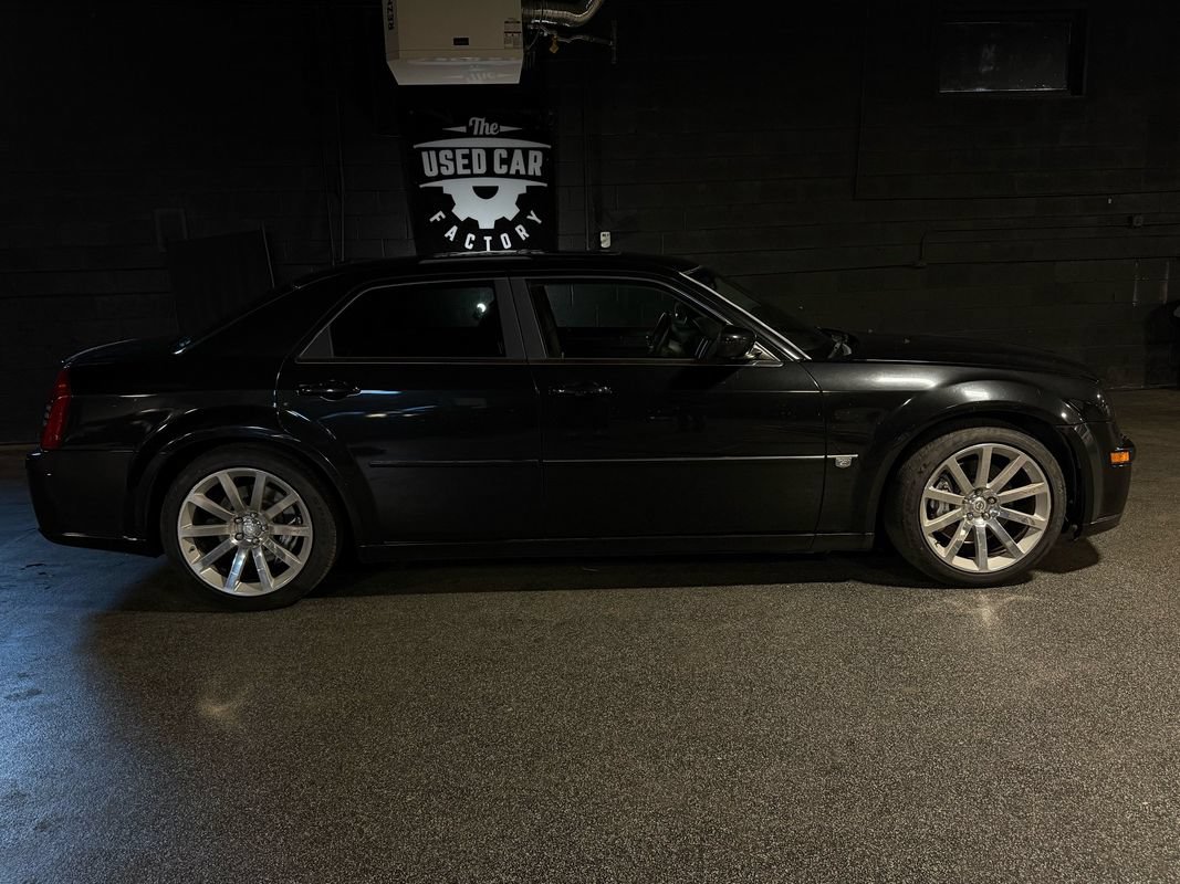 Used 2006 Chrysler 300 SRT8 w/ SRT Option Group II RWD image 8