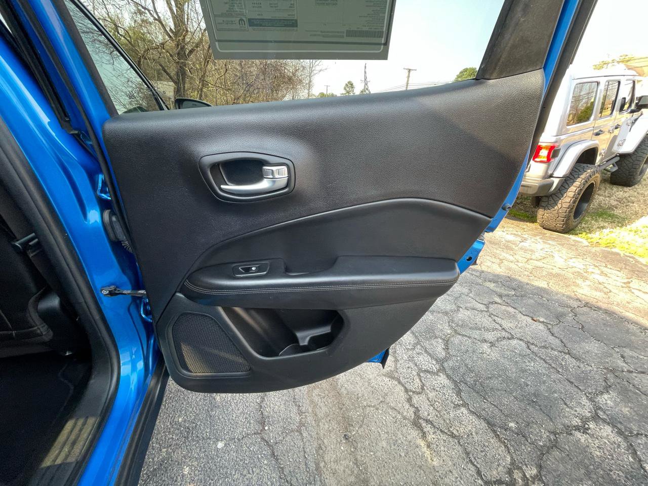 Used 2018 Jeep Compass Latitude AWD/4WD image 19