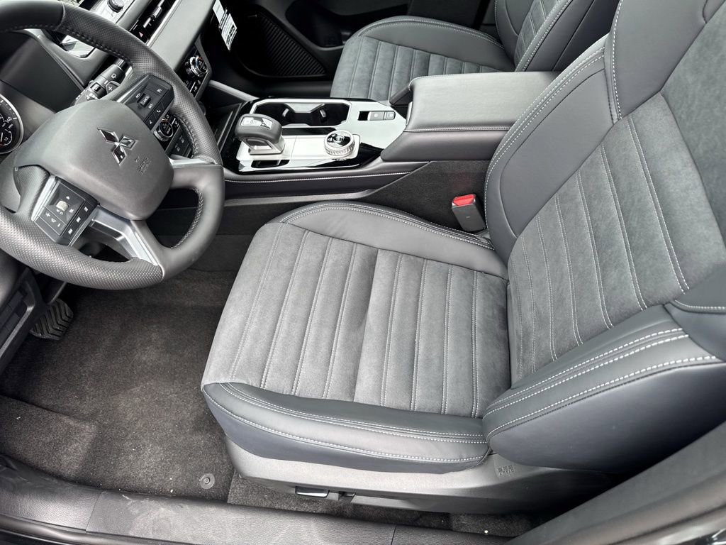 New 2026 Mitsubishi Outlander LE FWD image 24