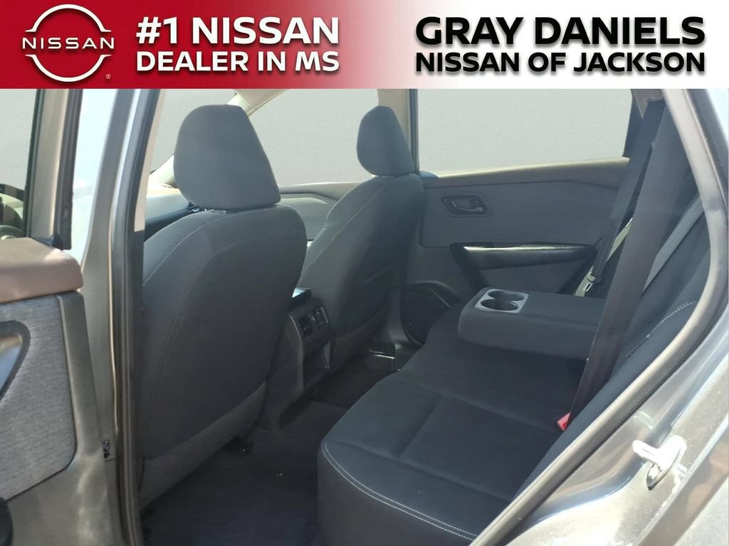 Used 2023 Nissan Rogue S AWD/4WD image 27