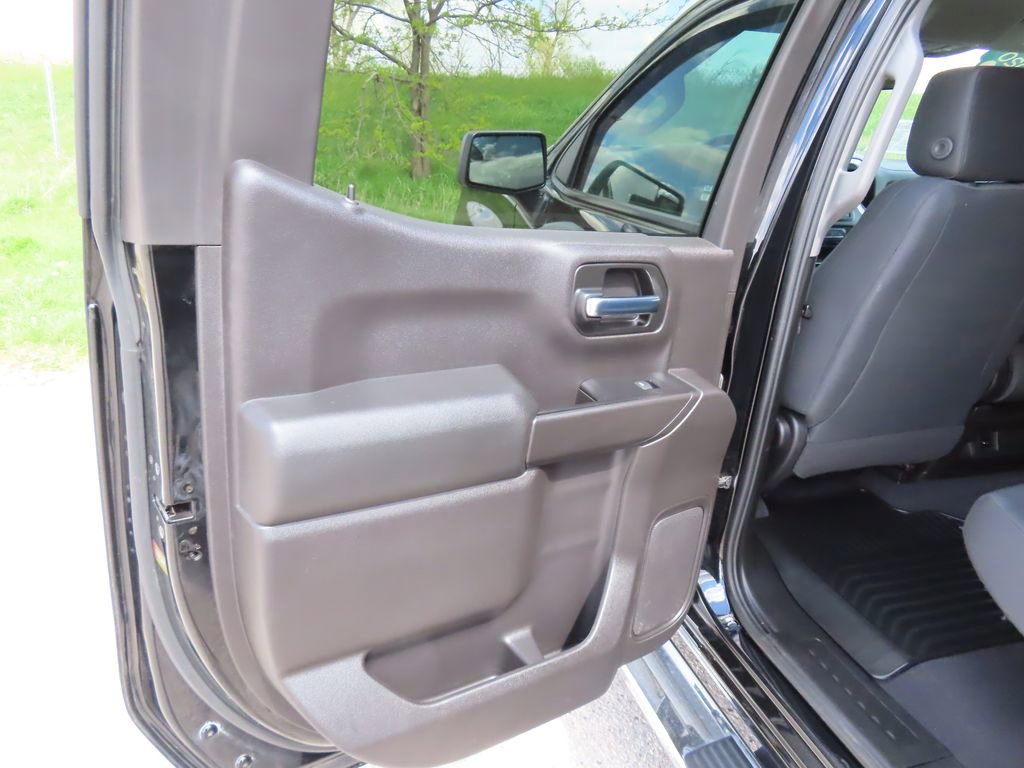 Certified 2020 Chevrolet Silverado 1500 Custom w/ Custom Value Package AWD/4WD image 25