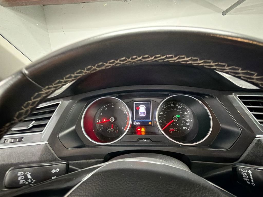 Used 2021 Volkswagen Tiguan SEL FWD image 11