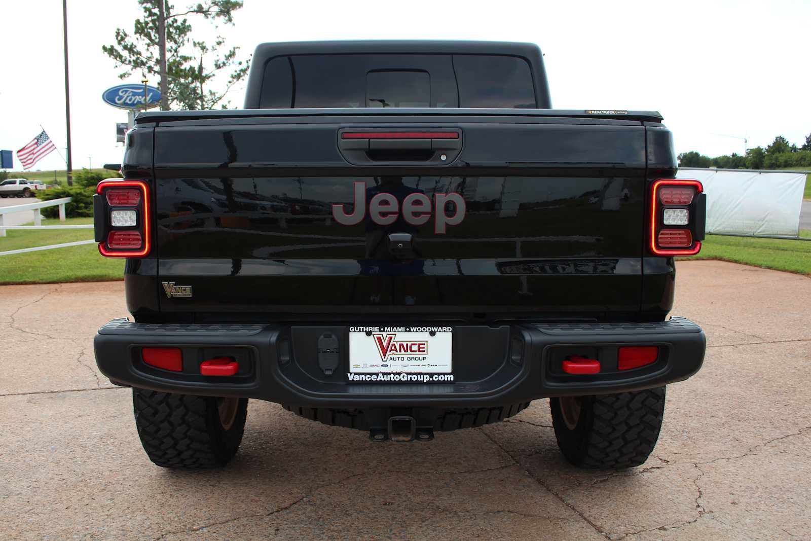 Used 2023 Jeep Gladiator Rubicon w/ LED Lighting Group AWD/4WD image 9
