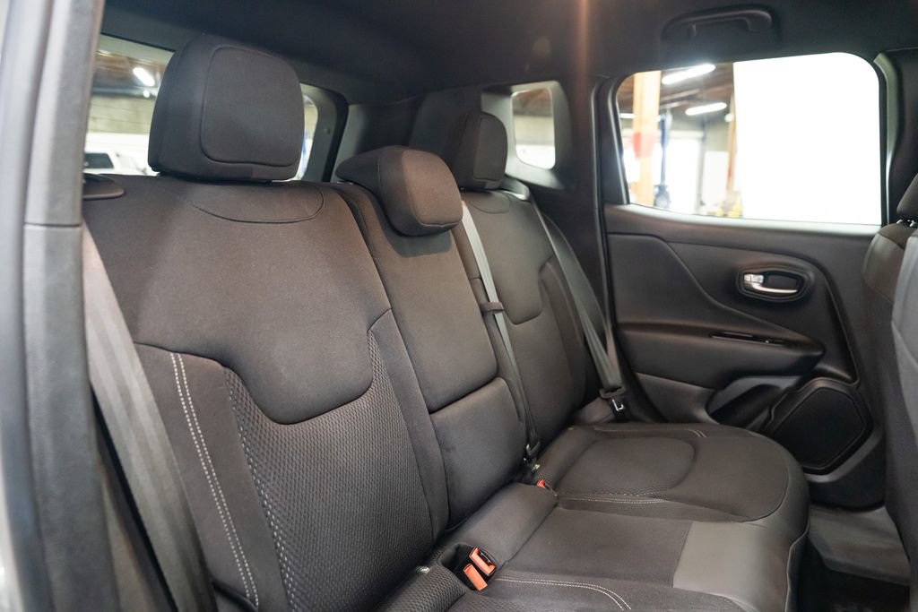 Used 2022 Jeep Renegade Altitude w/ Convenience Group image 30