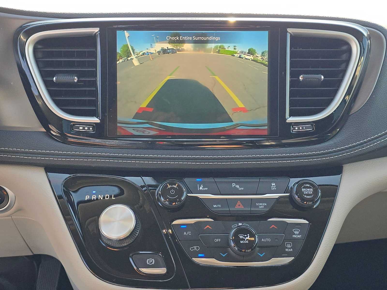 Used 2024 Chrysler Pacifica Limited FWD image 29