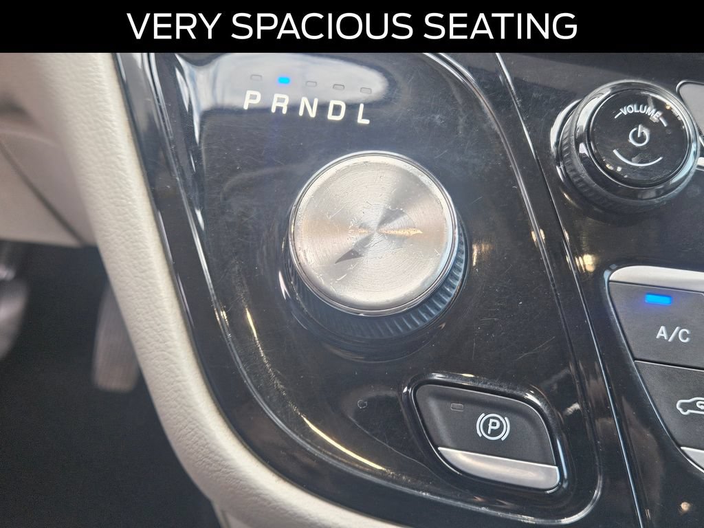 Used 2020 Chrysler Pacifica Touring-L FWD image 29