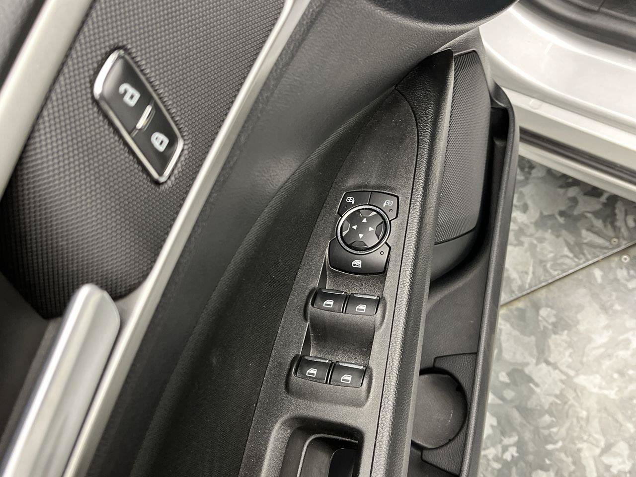 Used 2018 Ford Fusion SE FWD image 8