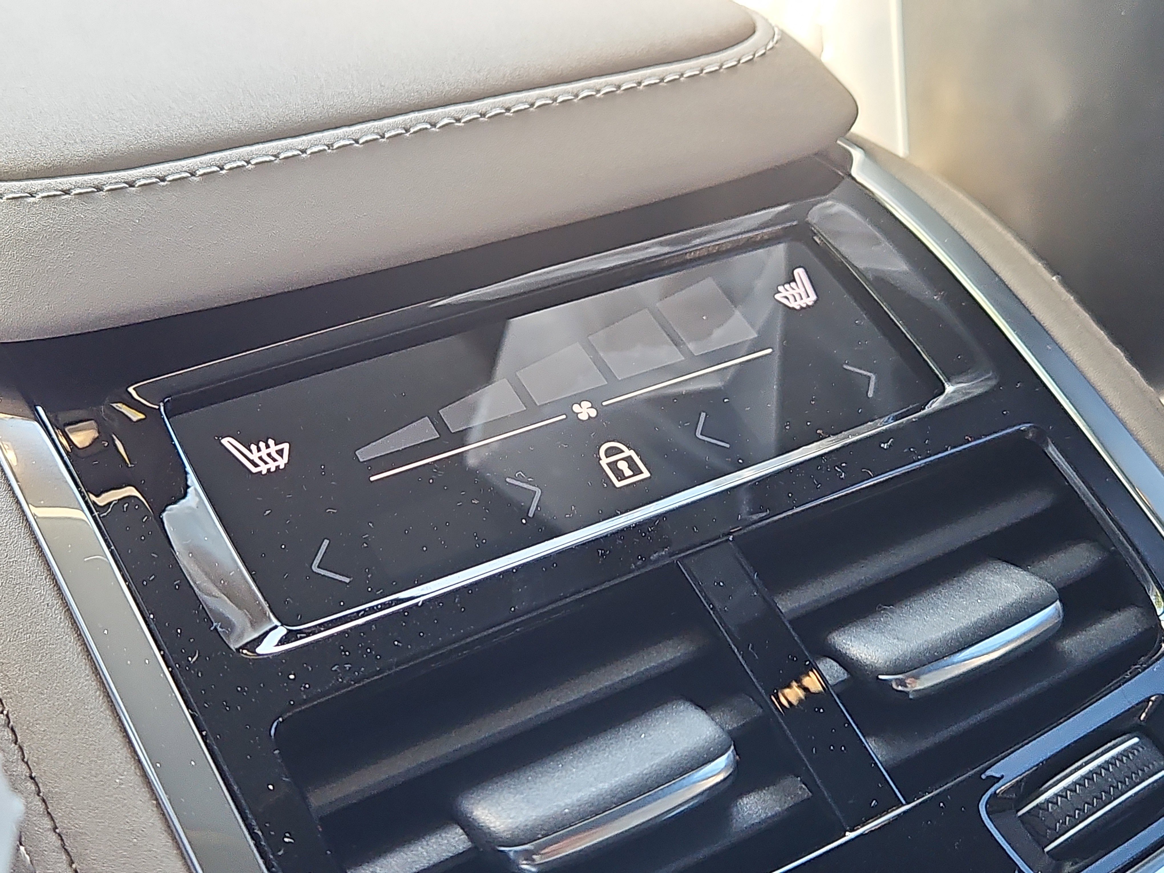 New 2026 Volvo XC90 B6 Plus w/ Protection Package Premier image 11