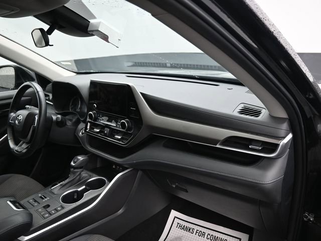 Used 2024 Toyota Highlander LE image 11