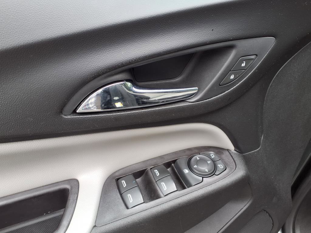 Used 2021 Chevrolet Equinox LS w/ LS Convenience Package image 18