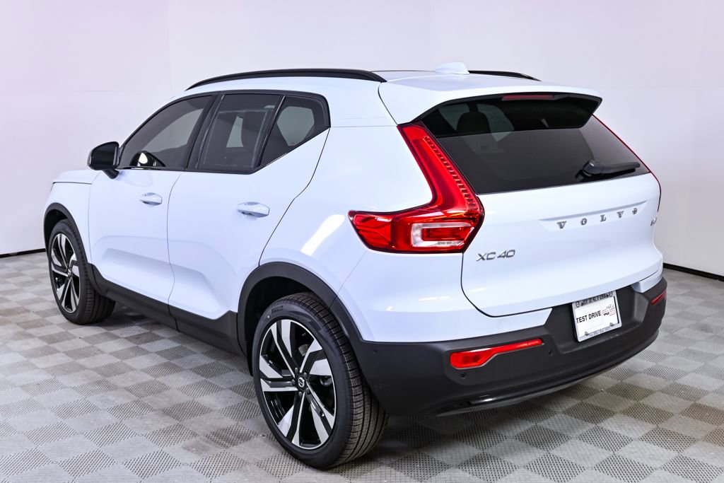 New 2026 Volvo XC40 B5 Ultra w/ Climate Package image 3
