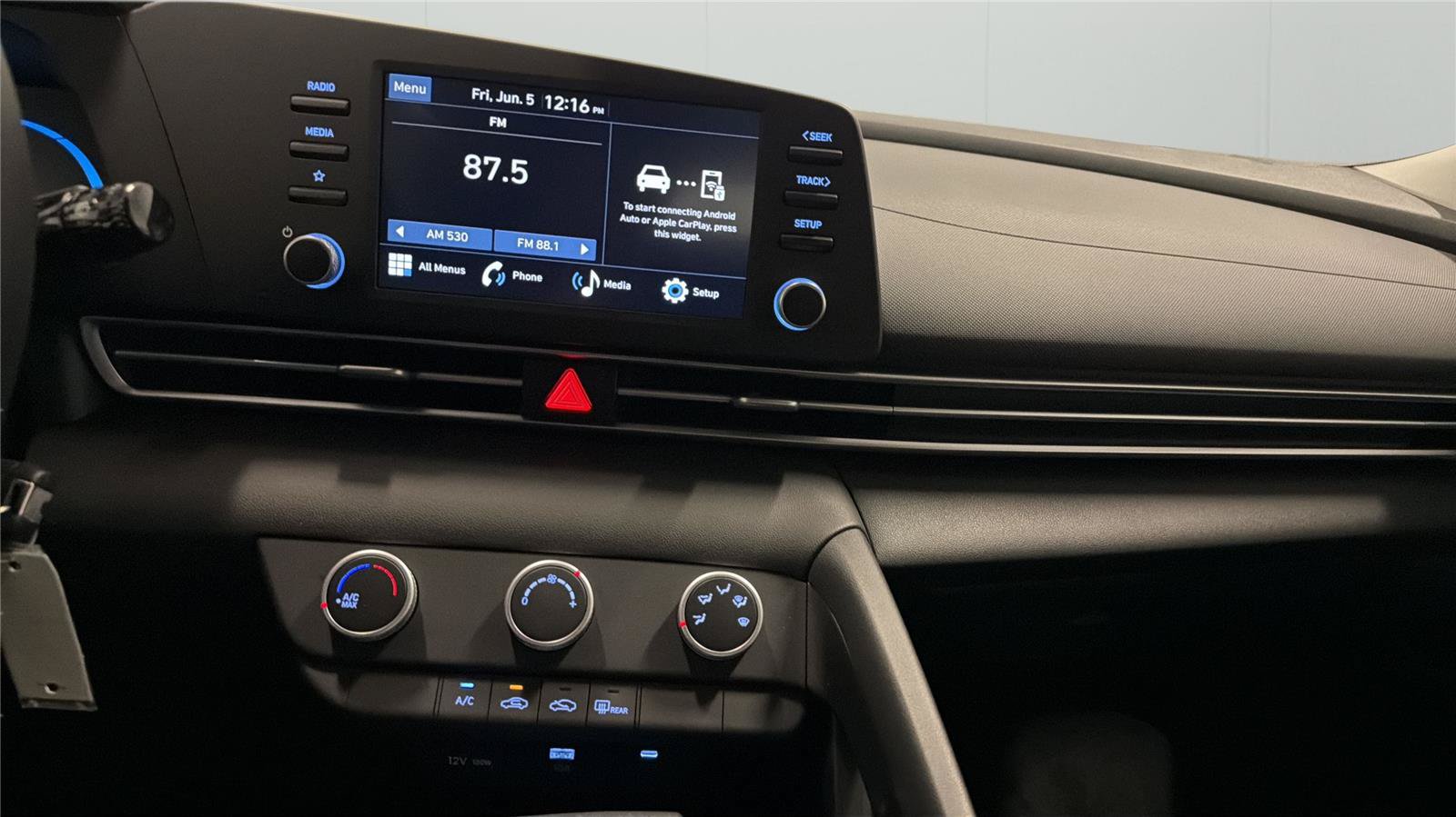 Certified 2026 Hyundai Elantra SE FWD image 16