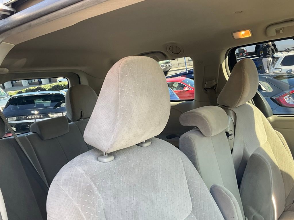 Used 2015 Toyota Sienna LE image 51