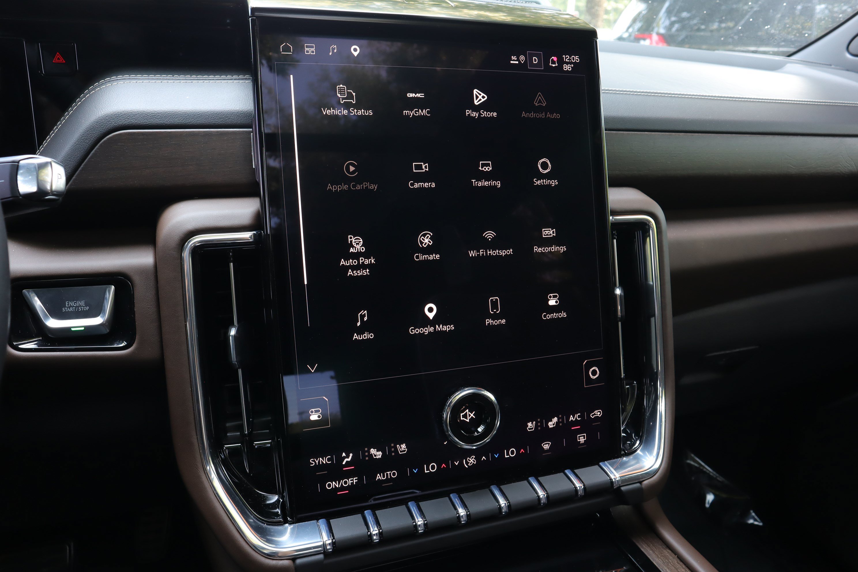 Used 2026 GMC Yukon Denali Ultimate w/ LPO, Floor Liner Package AWD/4WD image 15