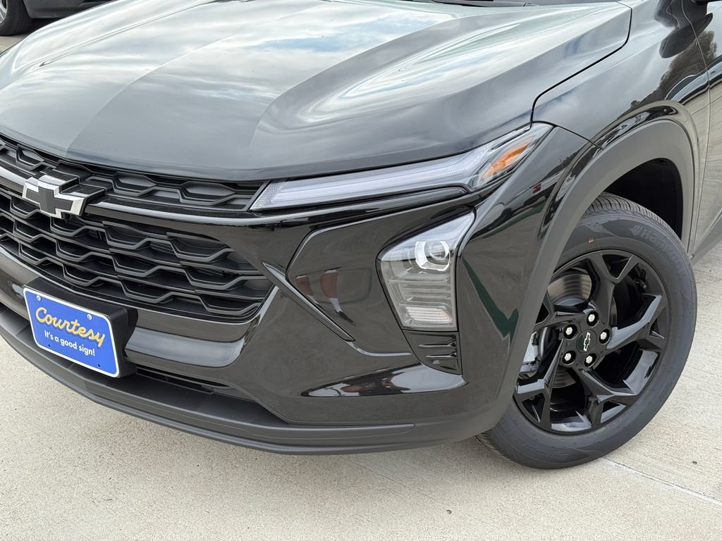 New 2026 Chevrolet Trax LT w/ Driver Confidence Package FWD image 3