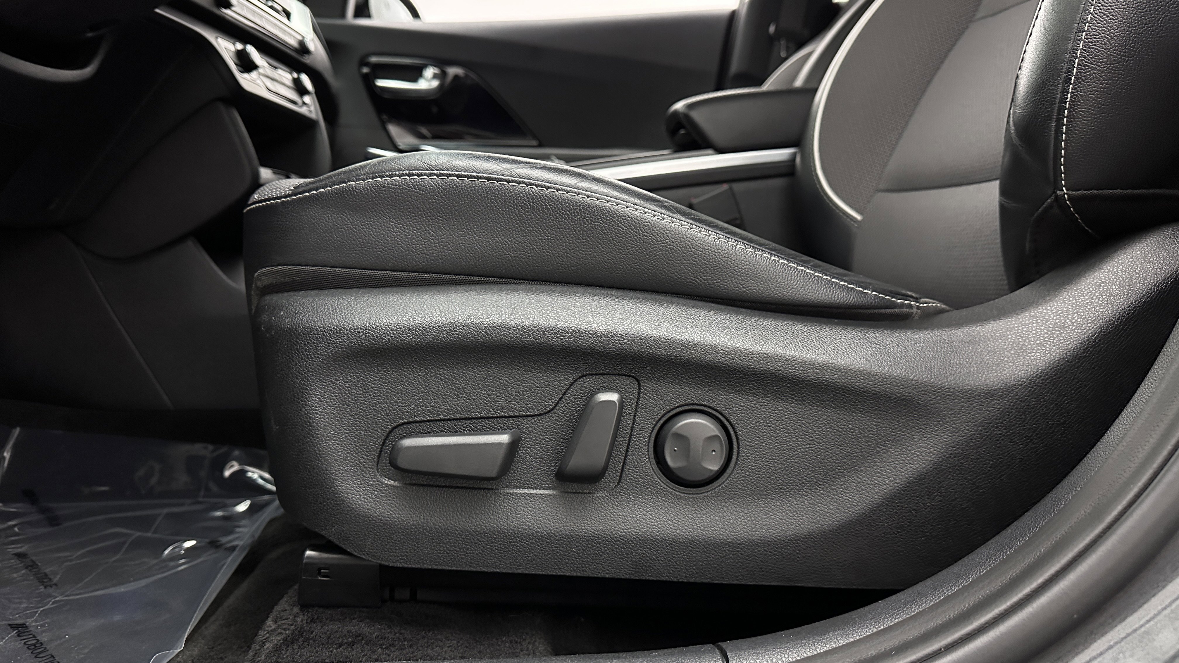 Used 2022 Kia Niro EX FWD image 14